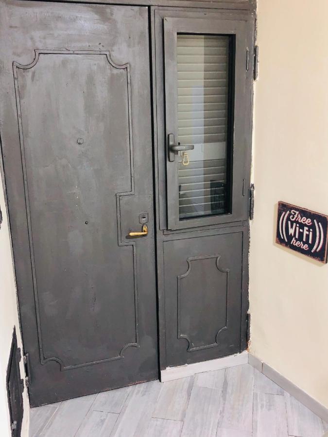 Basso Sasà Napoli Esterno foto